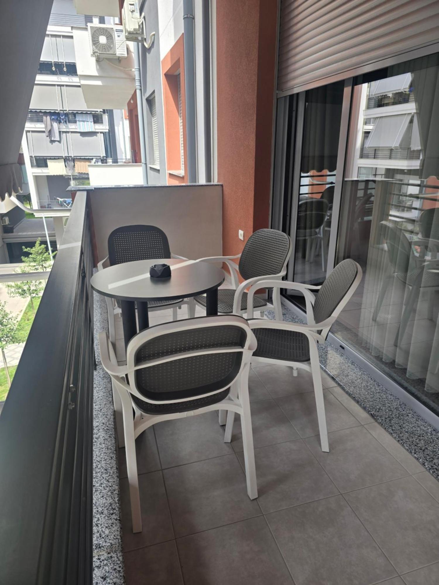 Riar Apartaments Корча Экстерьер фото